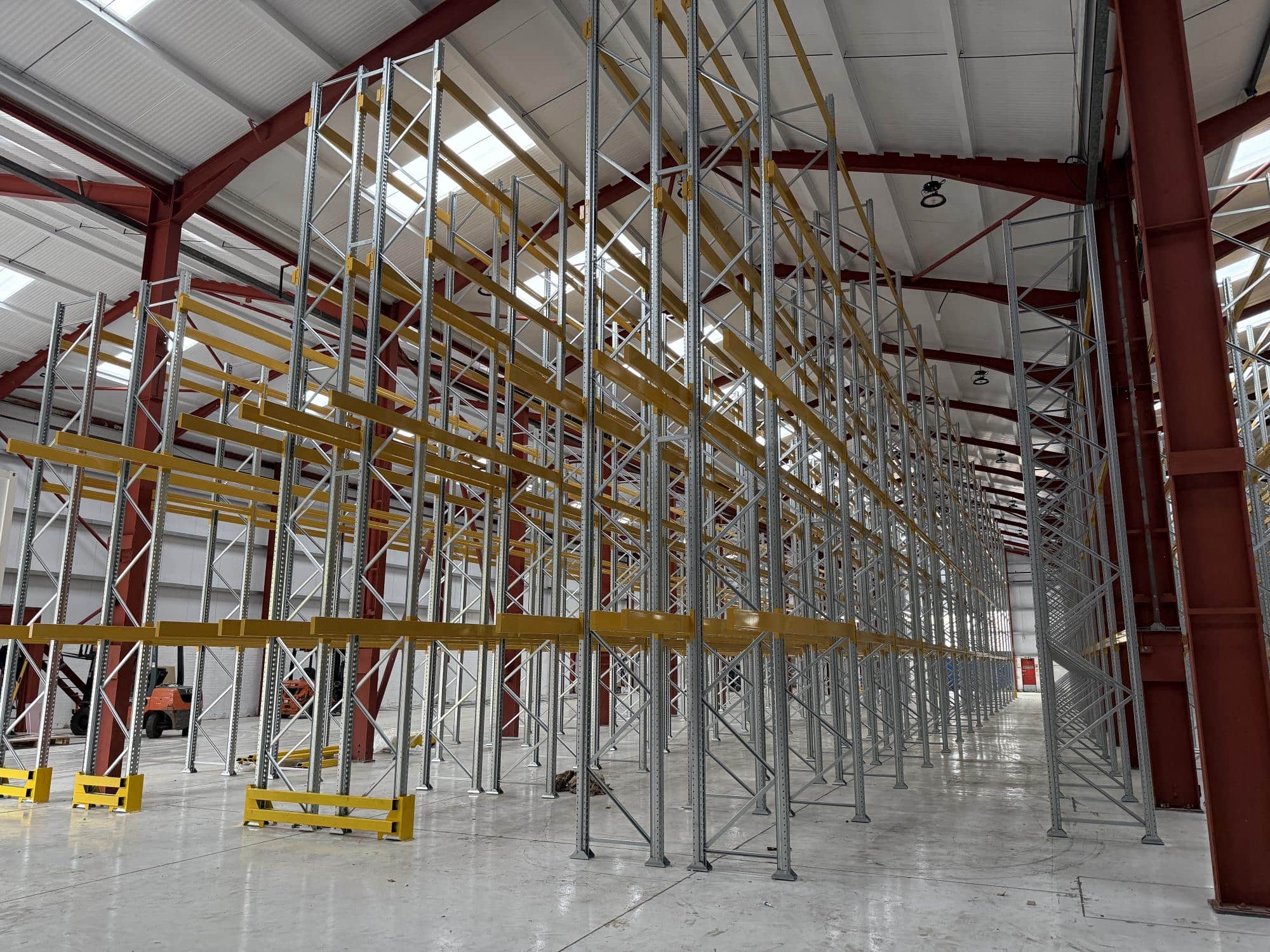 VNA (Very Narrow Aisle) Pallet Racking